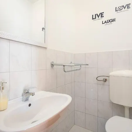 4 Schlafzimmer, 3 Badezimmer, Wohnzimmer, Voll Ausgestattete Kueche, Privater Pool, Sommerkueche, Grill, Garten Casa de Férias
